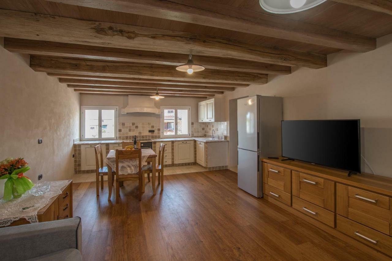 Lana House With Apartments Petrovija Εξωτερικό φωτογραφία